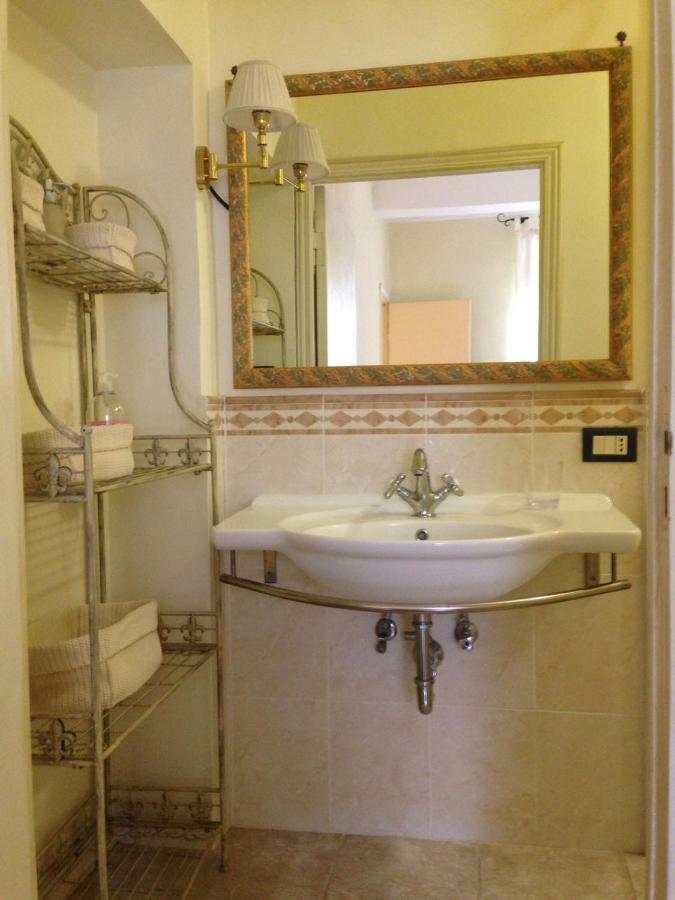 La Casina Del Borgo Apartment อับบาเดียซานซัลวาตอเร ภายนอก รูปภาพ