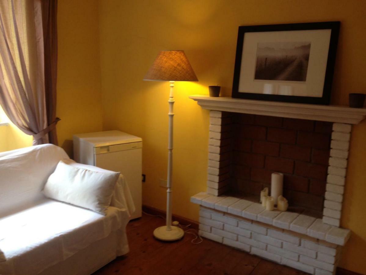 La Casina Del Borgo Apartment อับบาเดียซานซัลวาตอเร ภายนอก รูปภาพ
