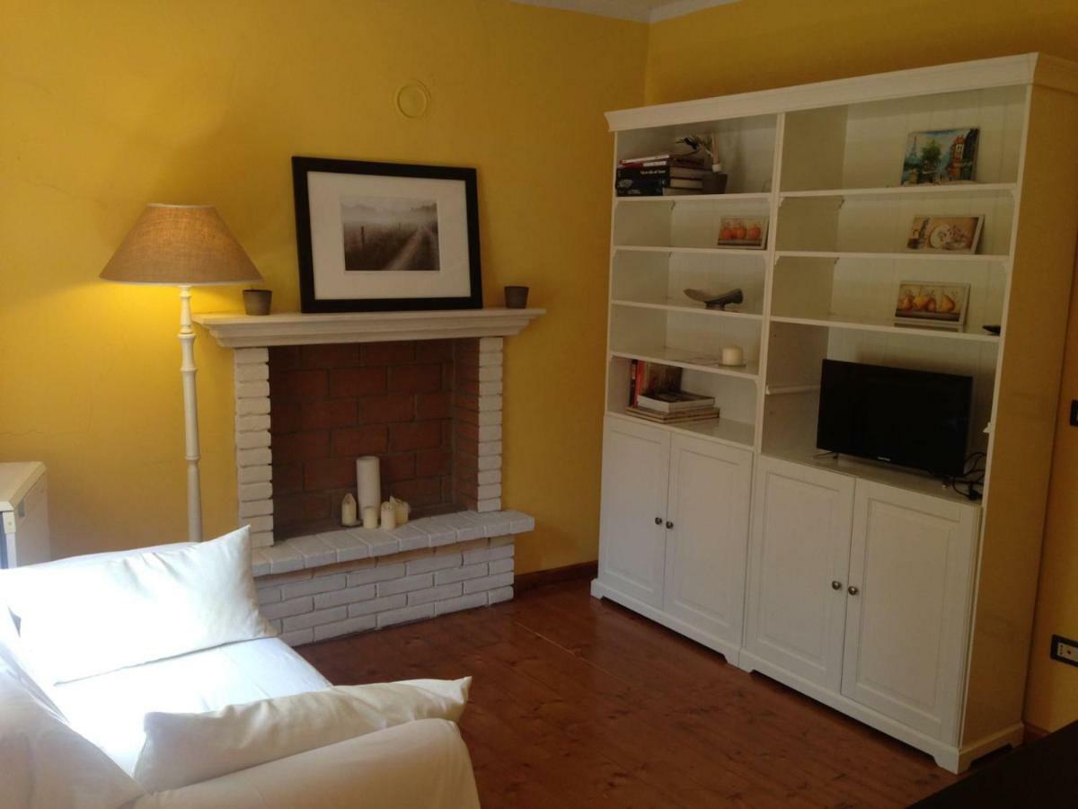 La Casina Del Borgo Apartment อับบาเดียซานซัลวาตอเร ภายนอก รูปภาพ